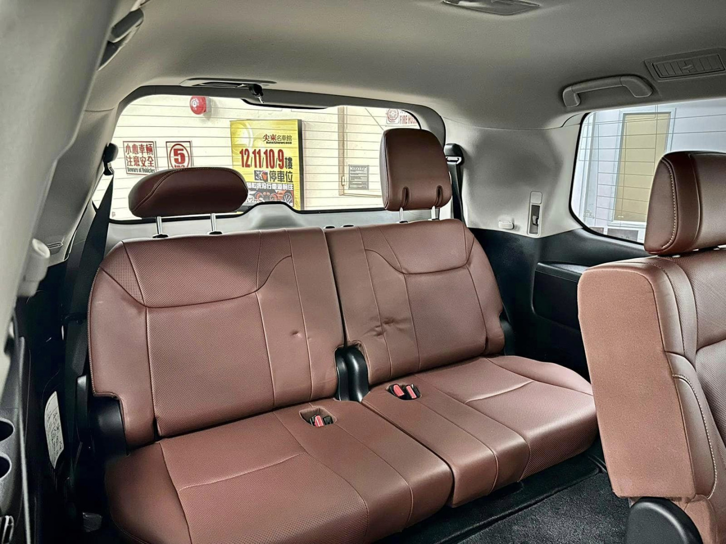 2016  LEXUS LX570 Modellista 8座