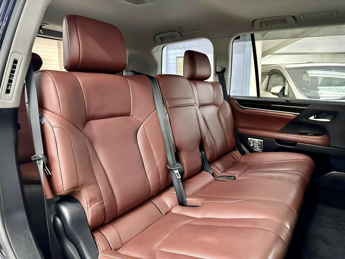 2016  LEXUS LX570 Modellista 8座