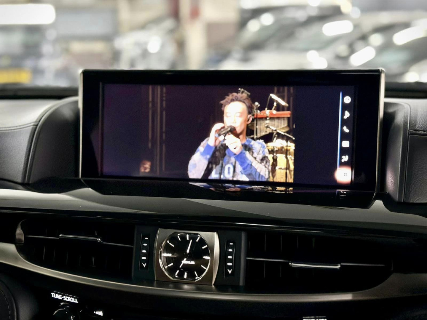 2016  LEXUS LX570 Modellista 8座