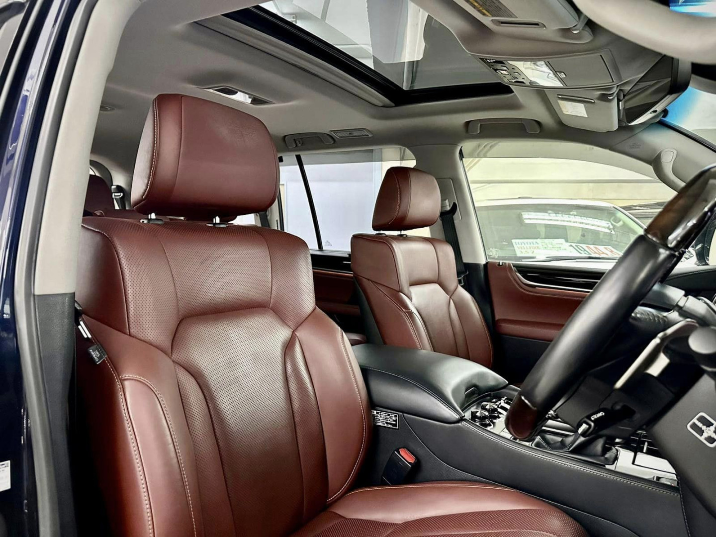2016  LEXUS LX570 Modellista 8座