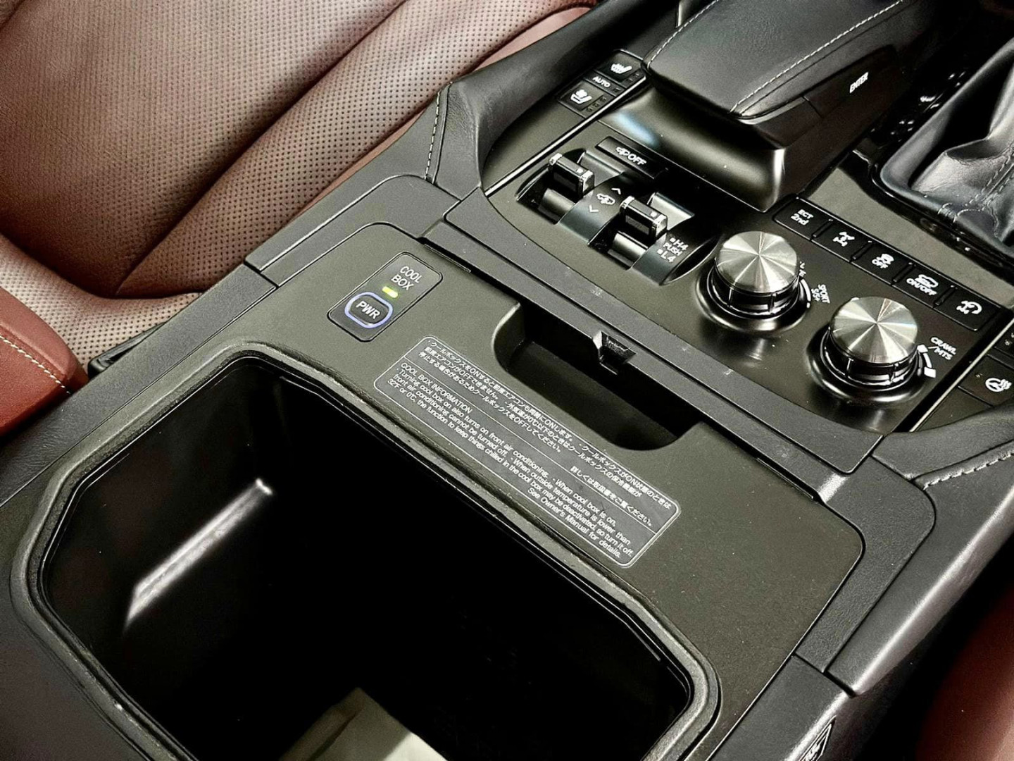 2016  LEXUS LX570 Modellista 8座